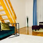 Vibrant Center דירה *