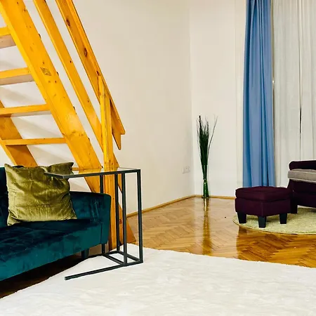 Vibrant Center Apartament *